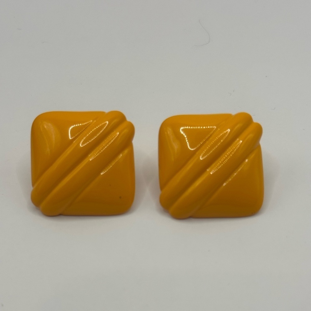 1980’s VTG plastic Square earrings pierced